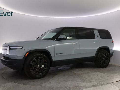 Used 2025 Rivian R1S Adventure AWD/4WD image 18