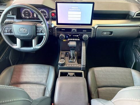 Used 2025 Toyota 4Runner TRD Off-Road Premium AWD/4WD image 13