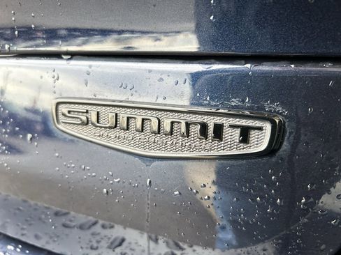 Used 2023 Jeep Grand Cherokee L Summit AWD/4WD image 9
