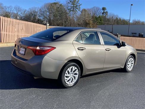 Used 2018 Toyota Corolla LE image 6