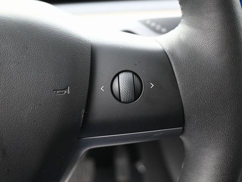 Used 2021 Tesla Model Y Long Range image 21