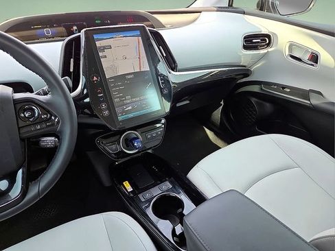 Used 2022 Toyota Prius Prime XLE FWD image 16