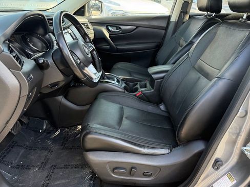 Used 2018 Nissan Rogue SL w/ Premium Package image 16