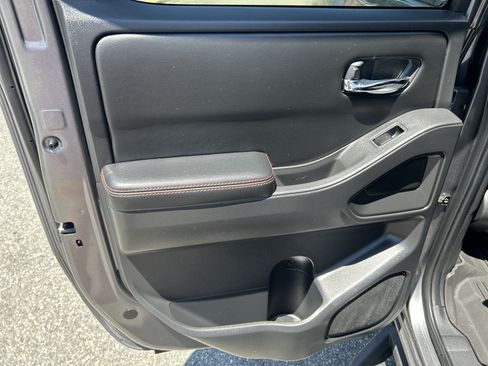 Used 2025 Nissan Frontier Pro-X RWD image 14