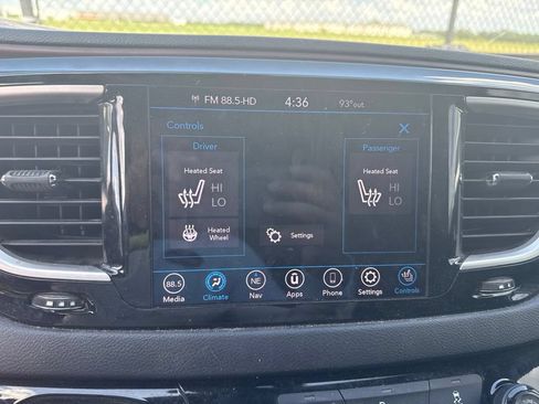 Used 2020 Chrysler Pacifica Touring-L FWD image 14