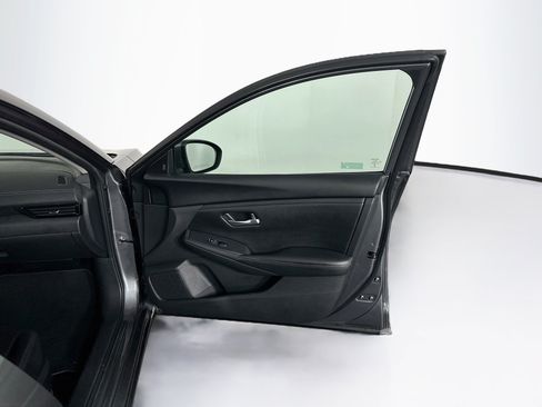 Used 2025 Nissan Sentra SV FWD image 29