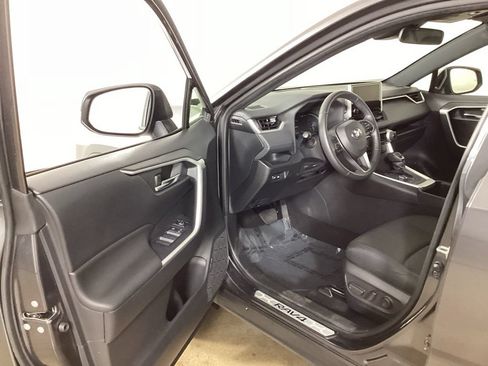 Used 2024 Toyota RAV4 SE AWD/4WD image 9