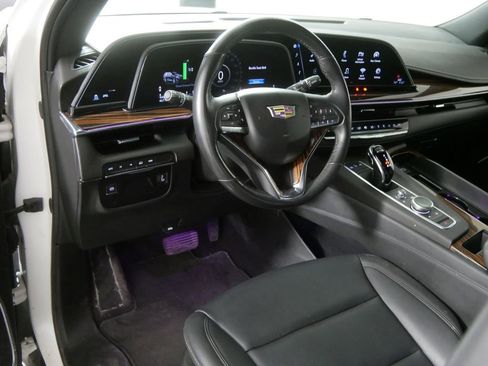 Used 2024 Cadillac Escalade ESV Luxury AWD/4WD image 14