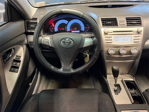 Used 2011 Toyota Camry SE image 16