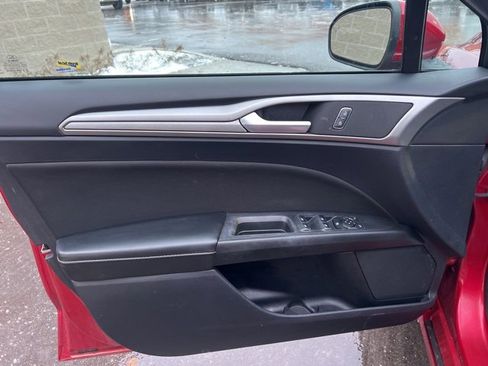 Used 2020 Ford Fusion SE image 19