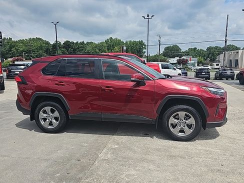 Used 2024 Toyota RAV4 XLE w/ Convenience Package image 2