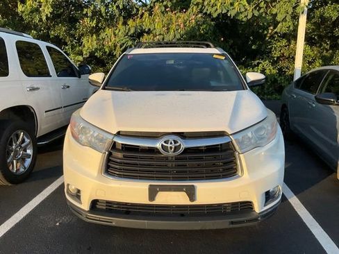 Used 2016 Toyota Highlander XLE AWD/4WD image 12
