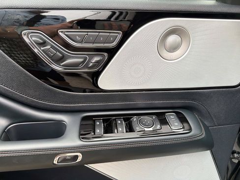 Used 2025 Lincoln Aviator Reserve w/ Equipment Group 201A AWD/4WD image 18