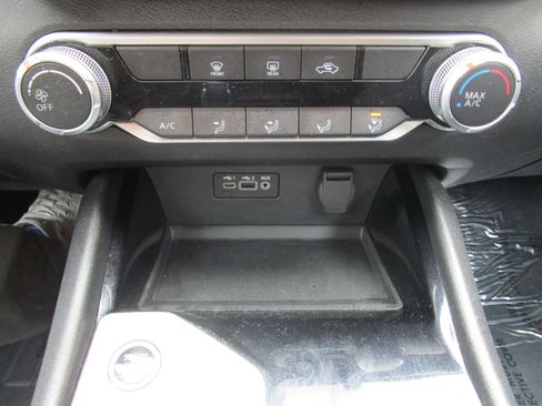 Used 2024 Nissan Altima 2.5 SV FWD image 24