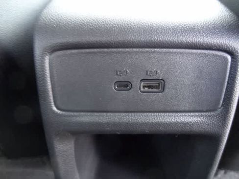 Used 2025 Chevrolet Trax LT FWD image 10