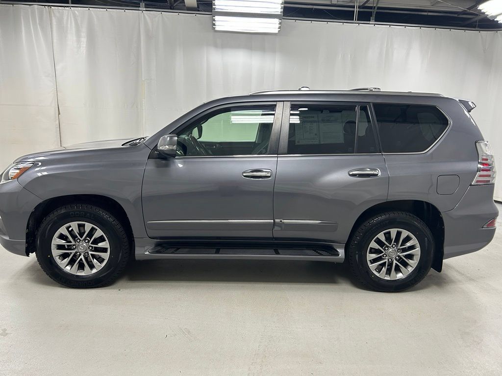Used 2017 Lexus GX 460 Luxury w/ Preferred Accessory Package AWD/4WD image 8