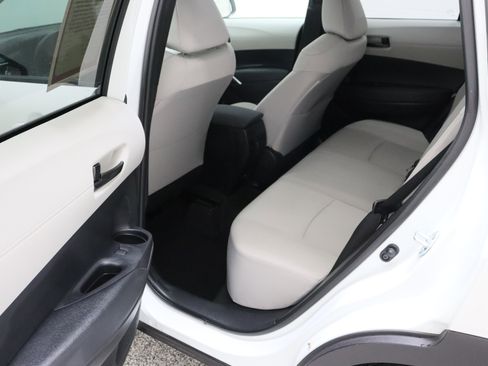 Certified 2023 Toyota Corolla Cross LE w/ Moonroof Package image 27