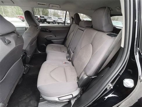 Used 2022 Toyota Highlander LE image 23