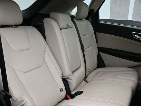 Used 2017 Ford Edge Titanium w/ Equipment Group 301A AWD/4WD image 15