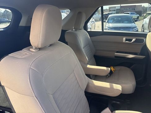 Used 2021 Ford Explorer XLT image 31
