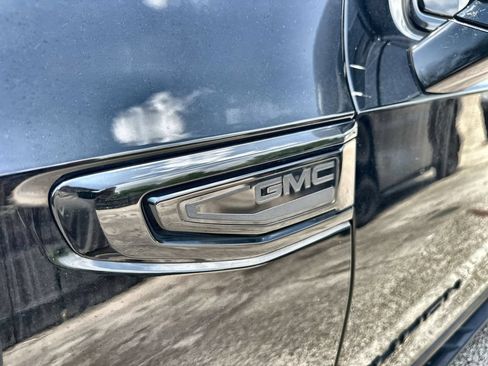 Used 2023 GMC Yukon XL SLT w/ SLT Premium Package AWD/4WD image 2