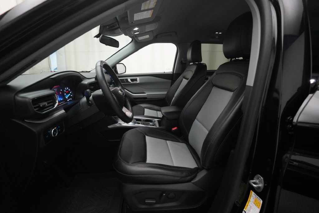 Used 2023 Ford Explorer XLT w/ Equipment Group 202A AWD/4WD image 7