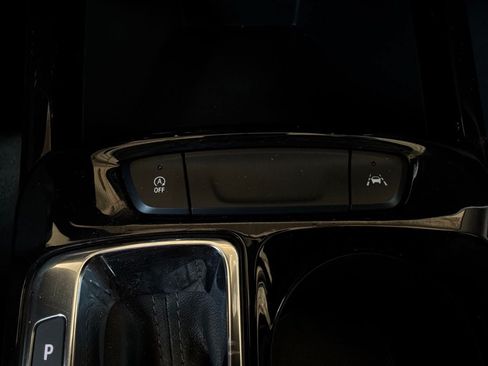 Used 2025 Chevrolet Trax LT FWD image 26