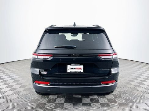 Certified 2024 Jeep Grand Cherokee Altitude image 10