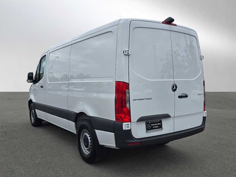 Used 2025 Mercedes-Benz Sprinter 2500 image 5