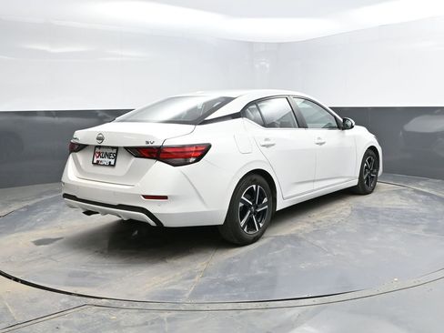 Used 2024 Nissan Sentra SV image 9