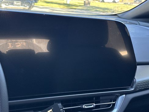 New 2025 Chevrolet Equinox EV LT image 25