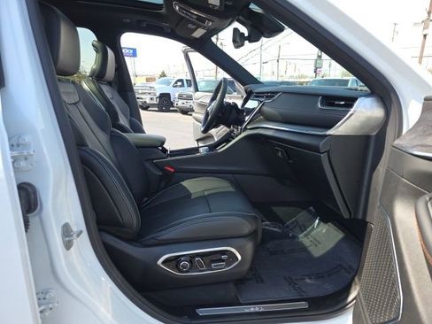 Used 2025 Jeep Grand Cherokee Overland w/ Adv Protech Group III image 42