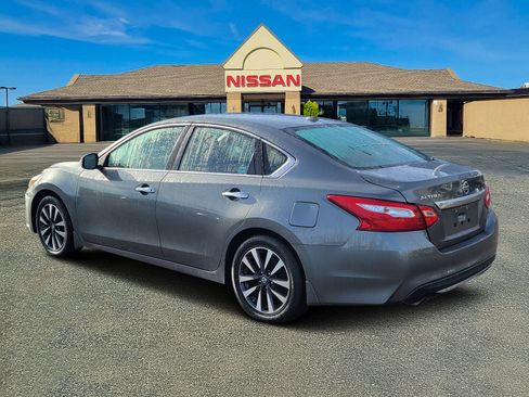 Used 2016 Nissan Altima 2.5 SV w/ Convenience Package image 3