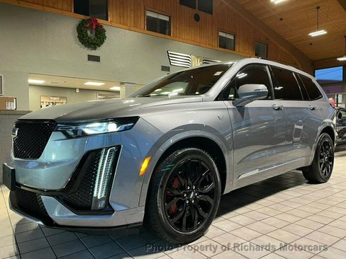 Used 2024 Cadillac XT6 Sport image 1