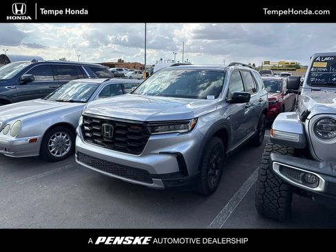 Used 2025 Honda Pilot TrailSport image 1