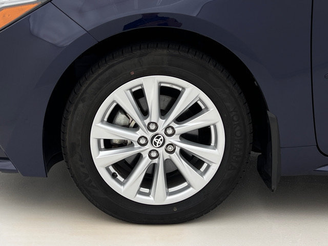 Used 2025 Toyota Corolla LE w/ LE Premium Package FWD image 25