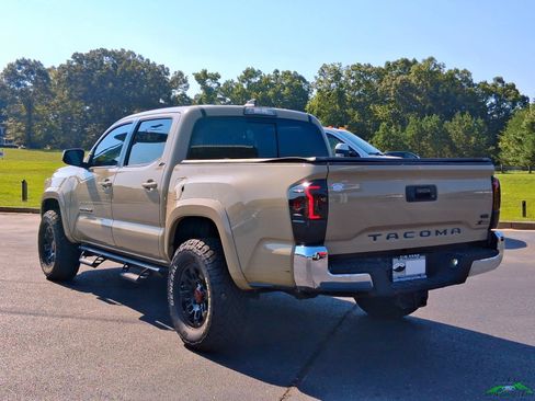 Used 2019 Toyota Tacoma SR5 RWD image 3