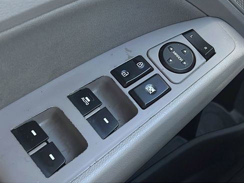 Used 2020 Hyundai Elantra Value Edition FWD image 18