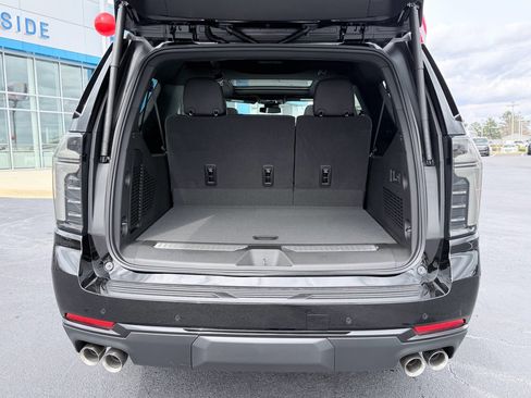 New 2026 Chevrolet Suburban RST image 9