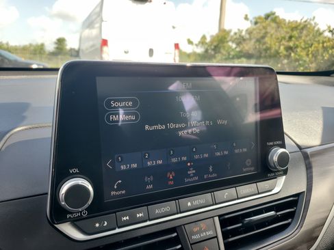 Used 2025 Nissan Altima 2.5 SV FWD image 20