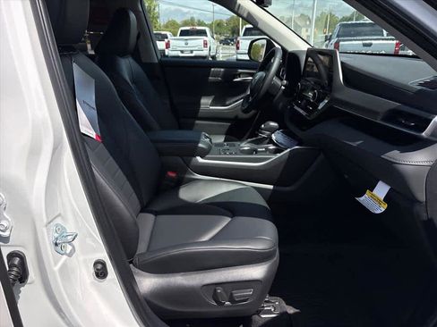 New 2026 Toyota Highlander XLE AWD/4WD image 6
