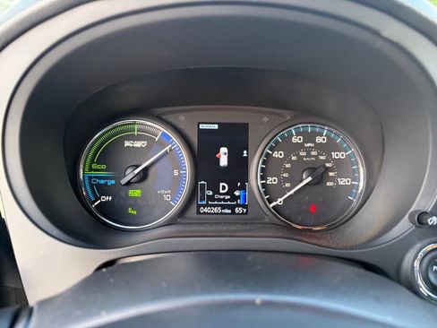 Used 2021 Mitsubishi Outlander 4WD Plug-In Hybrid image 31