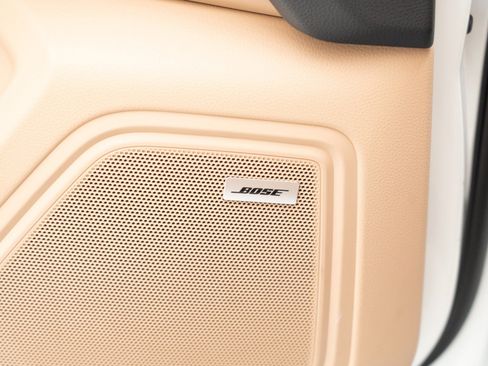 Used 2025 Porsche Macan image 25