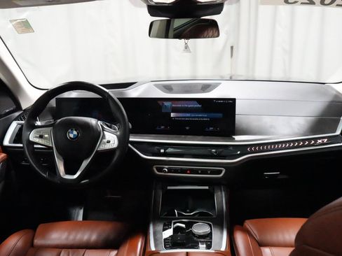 Used 2023 BMW X7 xDrive40i w/ Premium Package AWD/4WD image 8