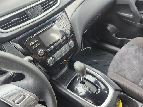 Used 2015 Nissan Rogue S AWD/4WD image 26