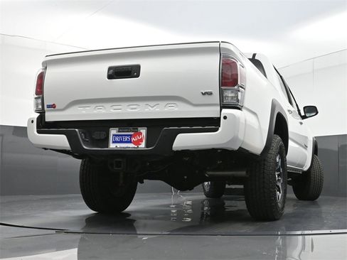 Used 2022 Toyota Tacoma TRD Off-Road image 30