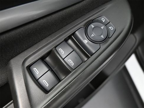 Used 2023 Chevrolet Bolt EUV LT image 4