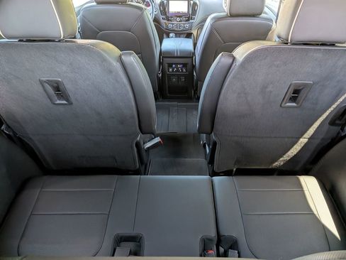 Used 2023 Chevrolet Traverse Premier FWD image 35