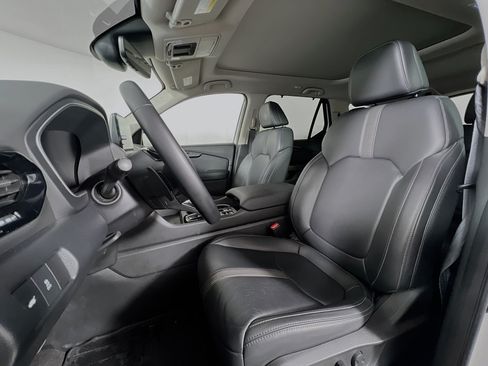 Used 2023 Honda Pilot Touring image 11