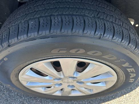 Used 2018 Chrysler Pacifica L FWD image 22